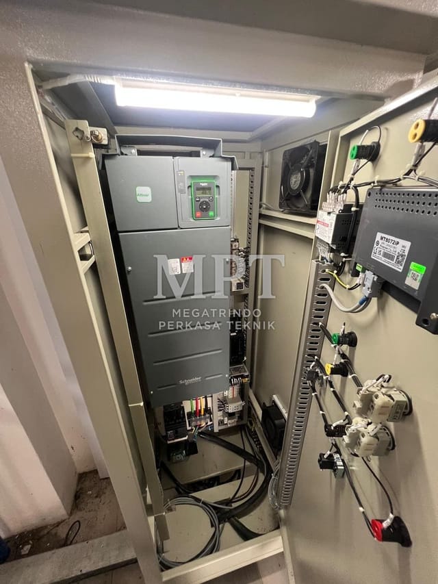 Panel VSD dengan inverter dan kipas pendingin